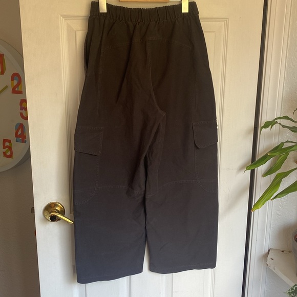 Lululemon cargo high rise pants in dark gray - Picture 3 of 4